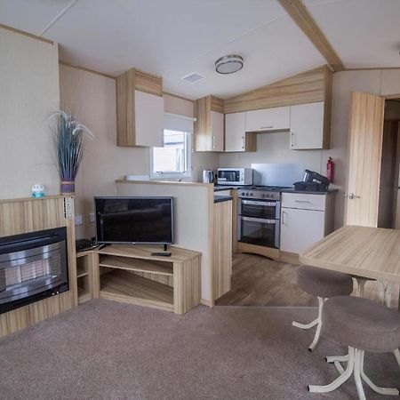 Lovely 4 Berth Holiday Home At Felixstowe Beach Holiday Park Ref 55008Yc Экстерьер фото